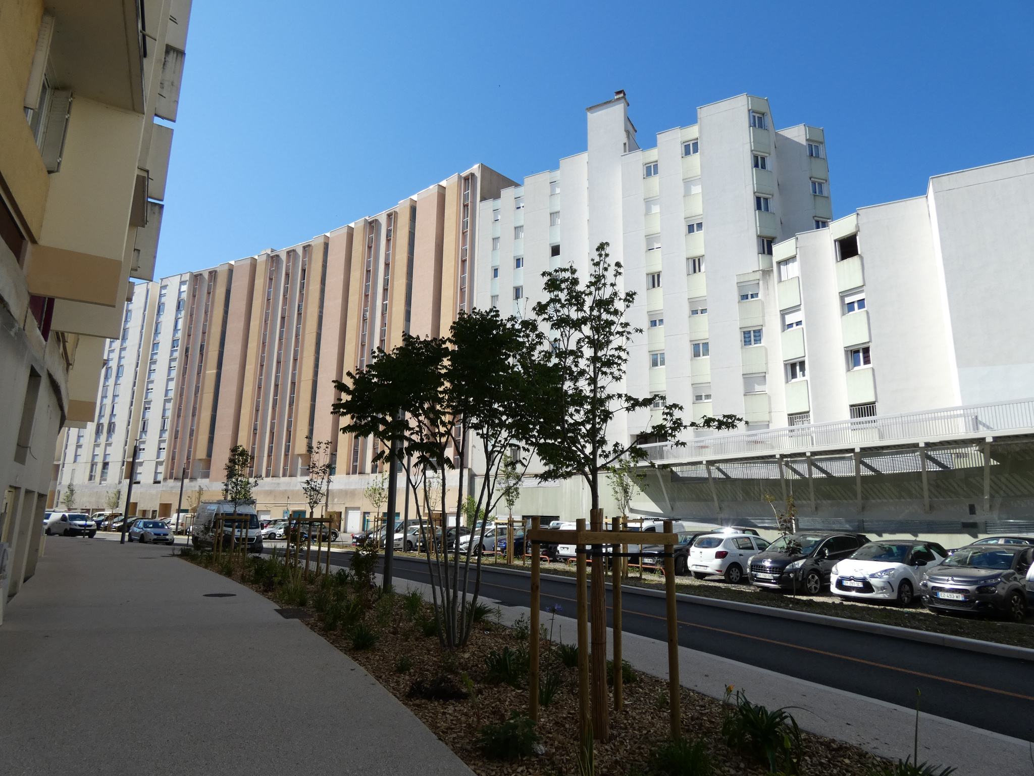 Alès, appartement rénové avec terrasse couverte