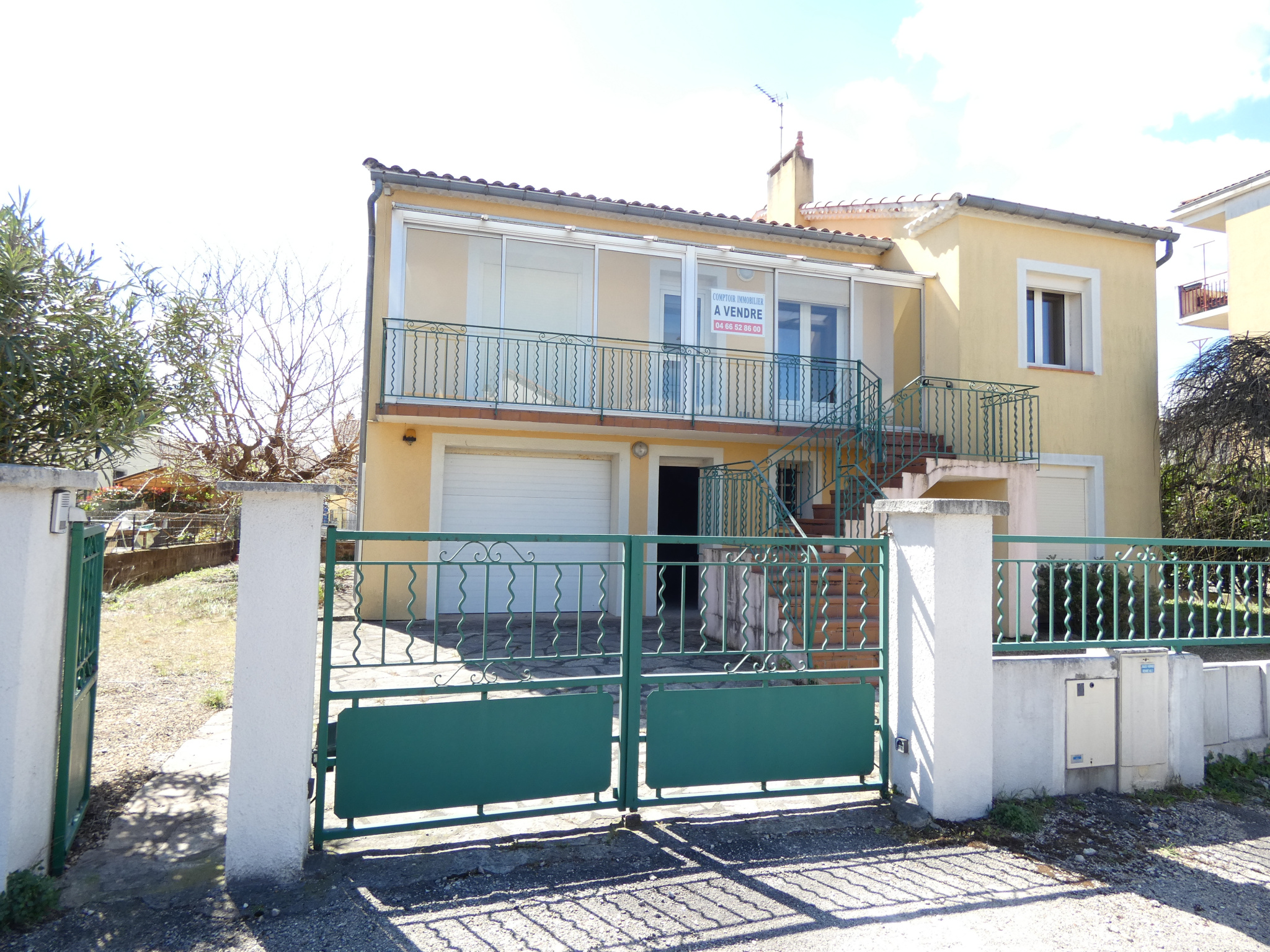 Alès, maison de ville avec jardin et terrasse( possibilité deux appartements ou local pro)