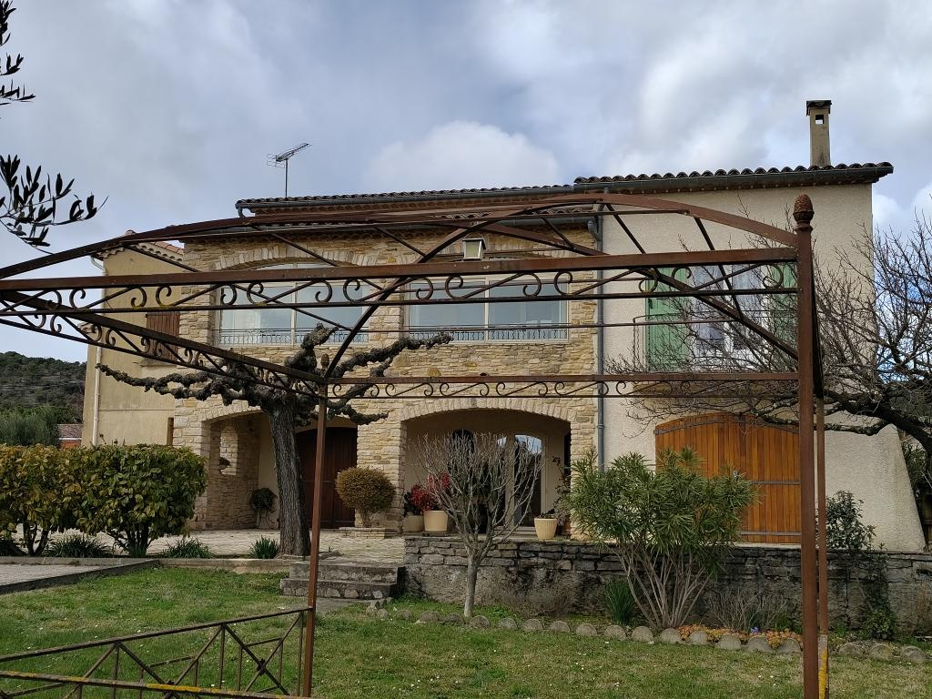 Saint Privat des Vieux , superbe propriété sur 1200 m2 de terrain